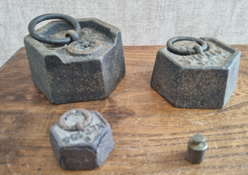 Lot anciens poids fonte - poids,