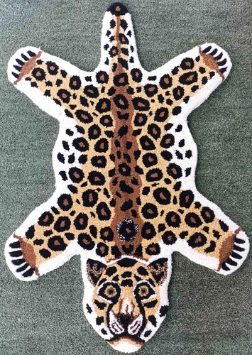 Tapis léopard 3x5 pieds fait
