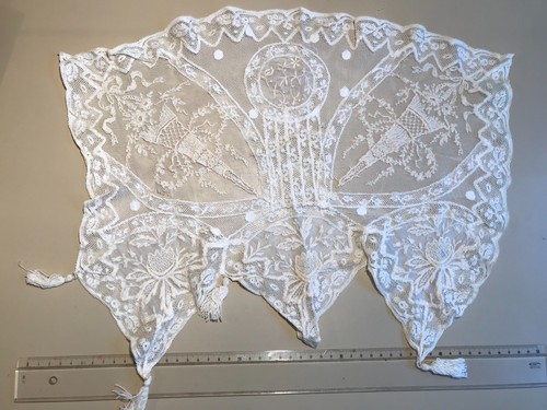 Col plastron dentelle - ou,