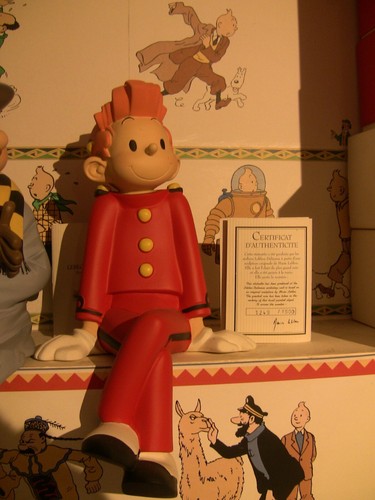 Spirou assis buste resine - assis,