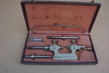 ANCIEN TOUR À PIVOTER À VIS