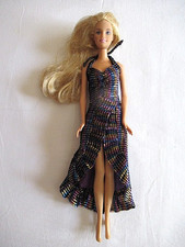 BARBIE en ROBE FENDUE EN tissu LAME et VOLANTEE - 99-5