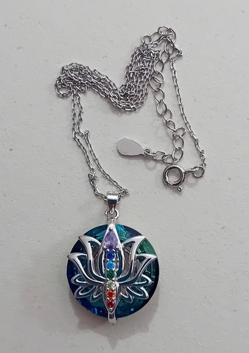 Collier avec pendentif - , 7