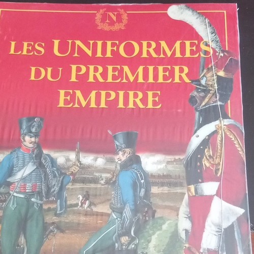Livre les uniformes - les, premier