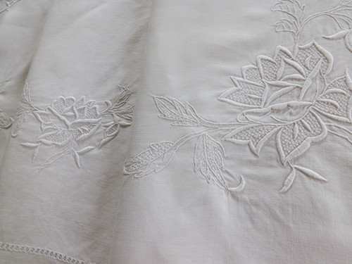Beau drap brodé m - 2.42, x