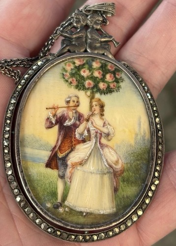 Ancien pendentif médaillon