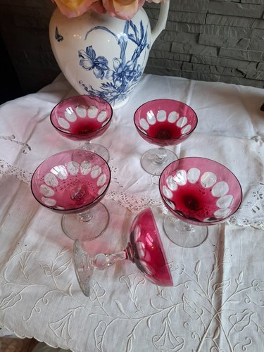Anciennes coupe champagne - coupe, a