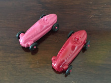 2 petites voitures de course