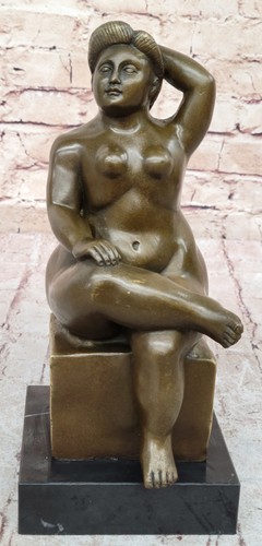 Statue féminine nue - nue, en