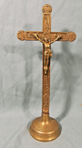 Crucifix bronze poser - bronze,