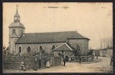 Old postcard Valcourt, the church with inhabitants in front of the wooden fence 