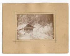 SUISSE chalet dans le ravin de