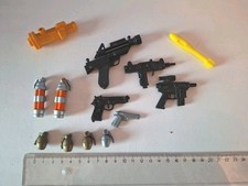 Lot de 13 accessoires Armes
