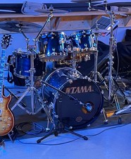 Batterie Tama starclassic made in Japan bleue- bon état - 20/10/12/14 + attaches