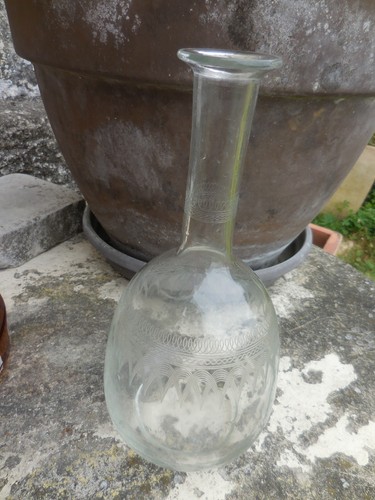 Ancienne carafe vin en - à,