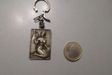 rare Porte clé  Femme nue Pin