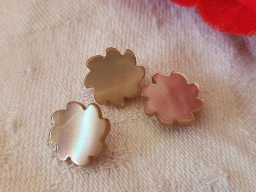 Trio boutons anciens nacre - en,