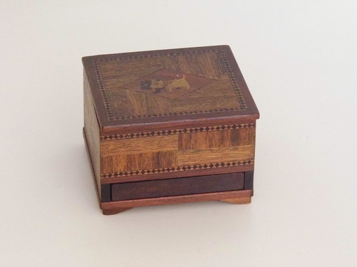 Boite ancienne distributeur - boite, a
