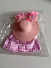 Très bel ensemble pour poupée Barbie robe chapeau et accessoires