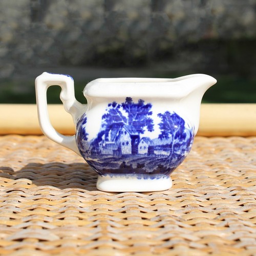 Ancien mini pot - à, lait