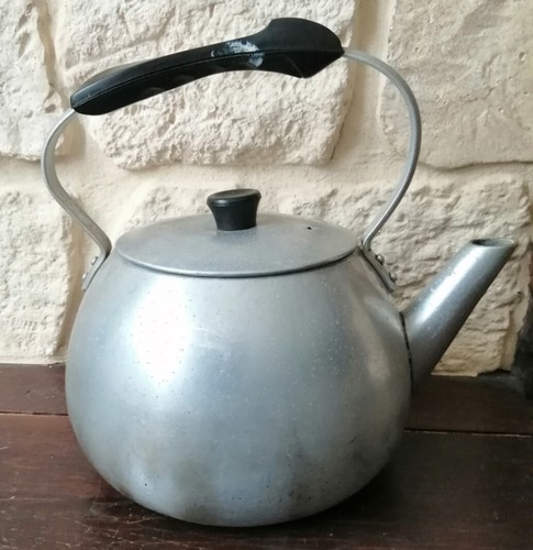 Bouilloire ancienne en - ,
