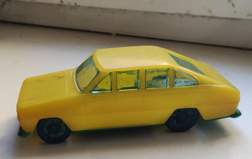Petite voiture modèle urss - voiture,
