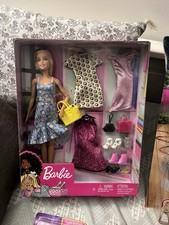 5 Poupées Barbies sous Emballages