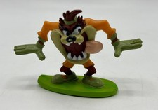 Figurine TAZ qui fait du surf