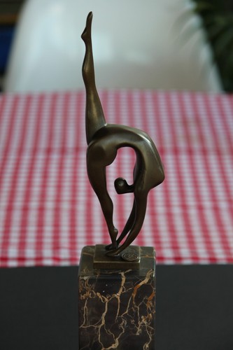 Acrobate bronze sur - l'acrobate,