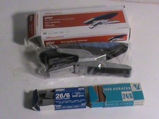 ensemble AGRAFEUSE/MARQUE OFFICE DEPOT. NEUVE/2 BOITES 24/6..26/6 AGRAFES