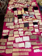 Important lot de dentelles