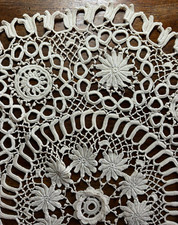 ANTIQUE LACE - Beautiful Large IRELAND GUIPURE Placemat - Handmade Crochet