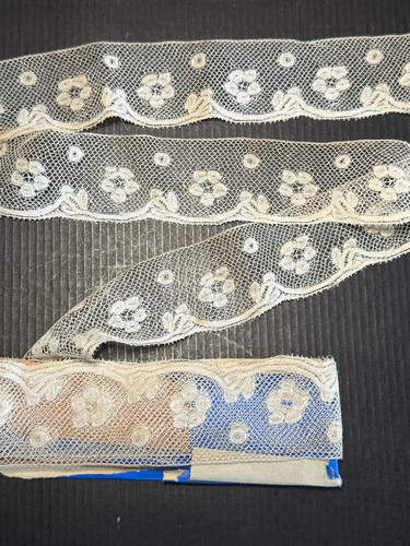 Dentelle ancienne - ancienne,