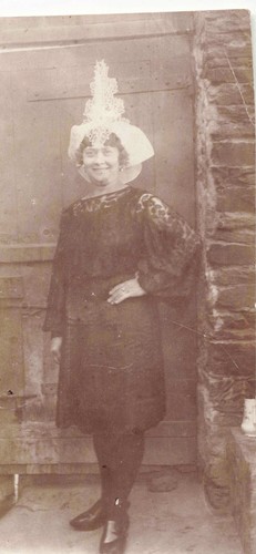 Ancienne photographie jeune - ancienne,
