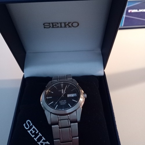 Montre seiko quartz saphir - montre,