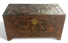 Ancien Coffre Camphrier en bois sculpté ASIE CHINE  joute jonque paysage 1900