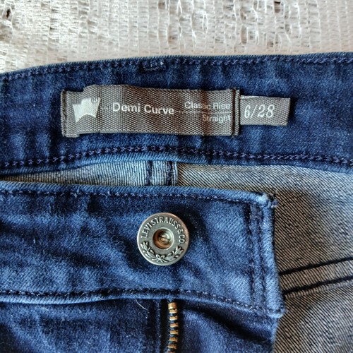 Levis demi curve - levis,