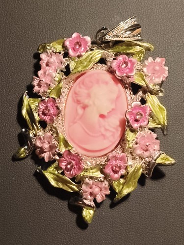 Pendentif camée vintage