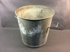 Ancienne lessiveuse en zinc