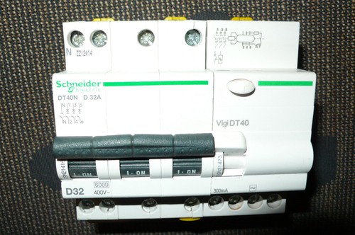 Disjoncteur a9n21419 - disjoncteur,