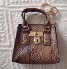 Joli porte clés , accroche