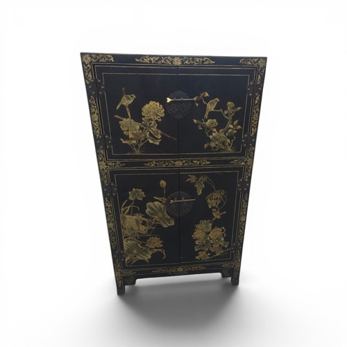 Meuble chinois laqué noir