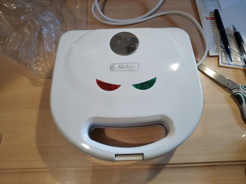 Sandwich toaster - sandwich,