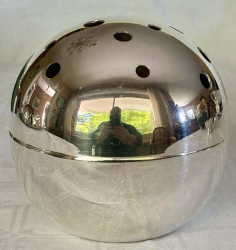 Boule pique fleurs mars - mars, art