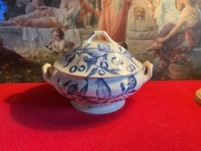 ANCIENNE SOUPIÈRE EN FAÏENCE