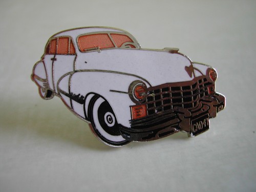 Pin émaillé voiture - pin's,