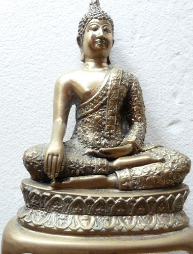 Beau est grand - grand, bouddha