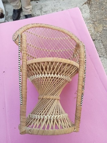 Chaise poupée type - poupée,