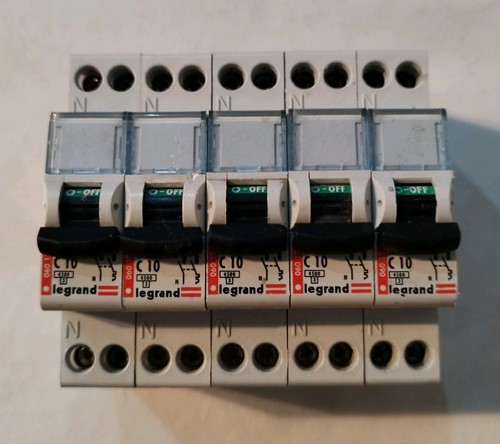Disjoncteur c10 legrand - disjoncteur, ph/n