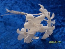 Ancien bouquet de fleurs en cire  pour couronnes de mariée. Réf N°487